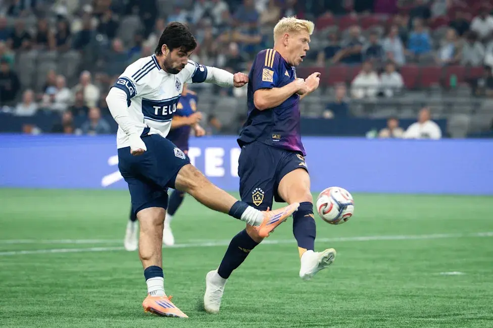 Vancouver Whitecaps Tundukkan LA Galaxy 3-0 dalam Laga Major League Soccer Vancouver Whitecaps Menang 3&0 atas LA Galaxy dengan Gol Gauld dan White